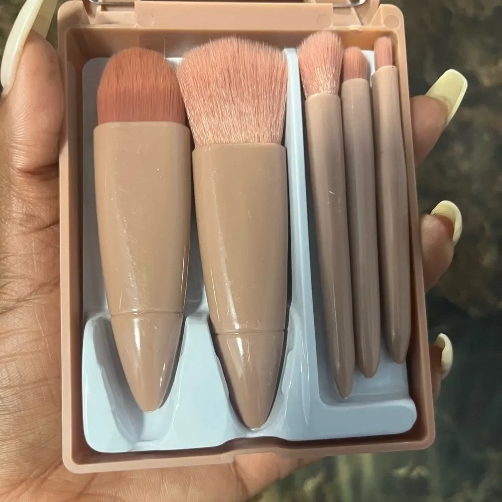 Makeup brush and mirror set